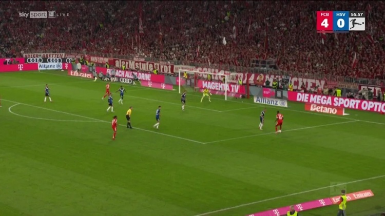 拜仁vs汉堡主场看台突发两起医疗事件,双方球迷均停止助威歌合唱