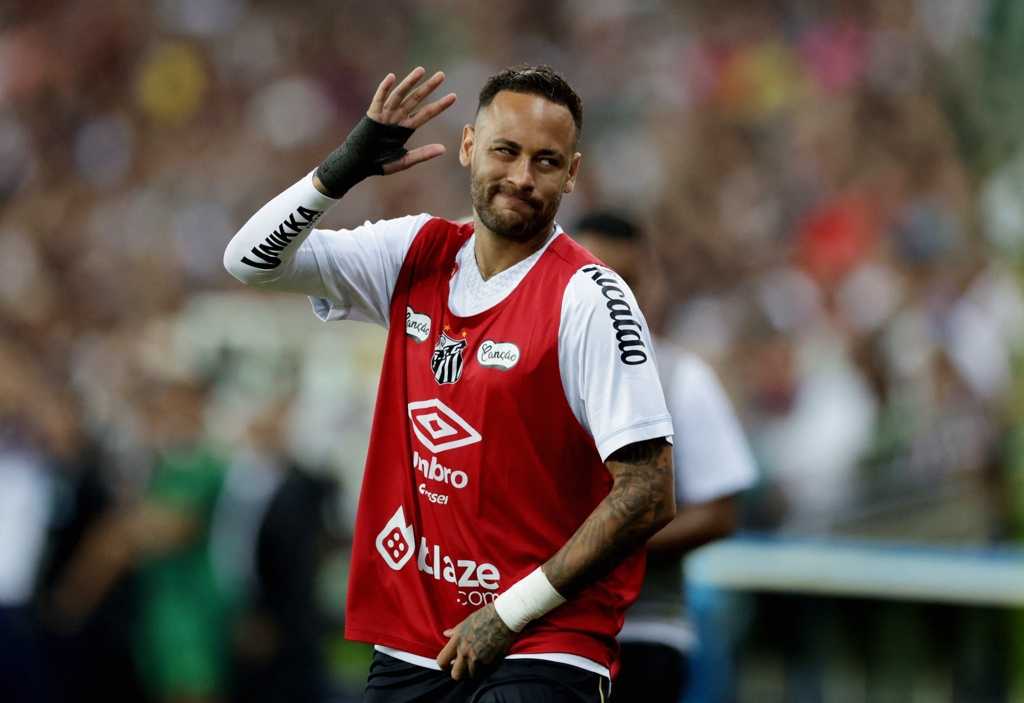 巴媒：内马尔不会因伤缺席桑托斯的比赛，他将首发出战米内罗竞技